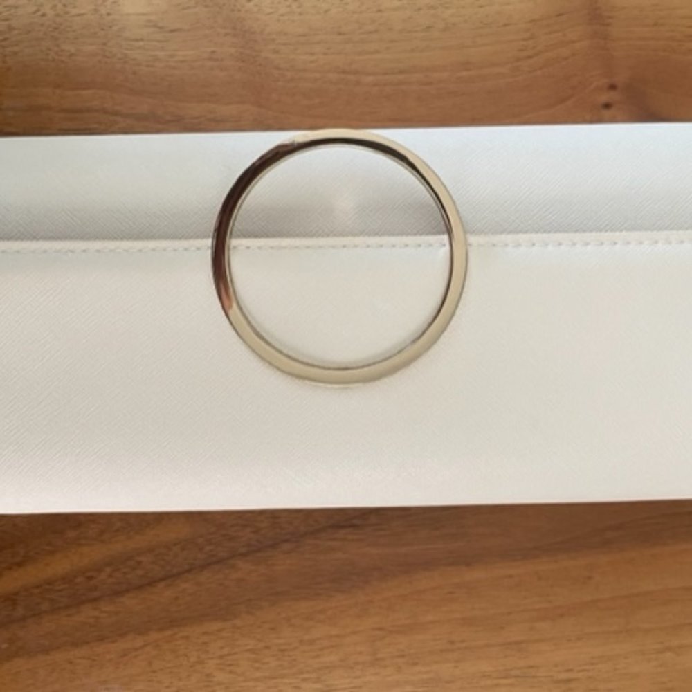 Tan clutch